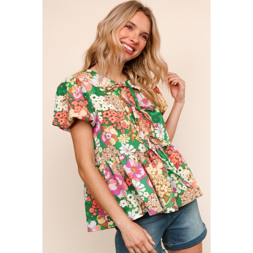 NEW! Kelly Green Front Tie Bubble Sleeve Floral Top! - Picture 4 of 8